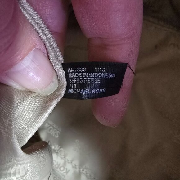 Michael Kors Snakeskin Tote Bag With Gold Hardware & Tassel Accent READ - Picture 3 of 16